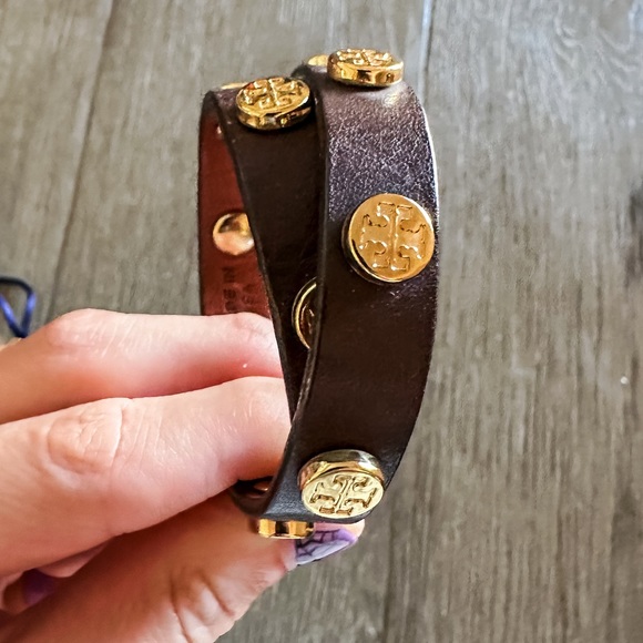 HP🎉Tory Buch Miller Double Wrap Brown Leather Logo Stud Bracelet - Picture 3 of 7